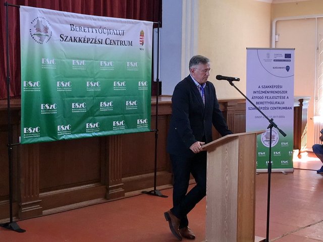 A szakképzési intézményrendszer átfogó fejlesztése 06